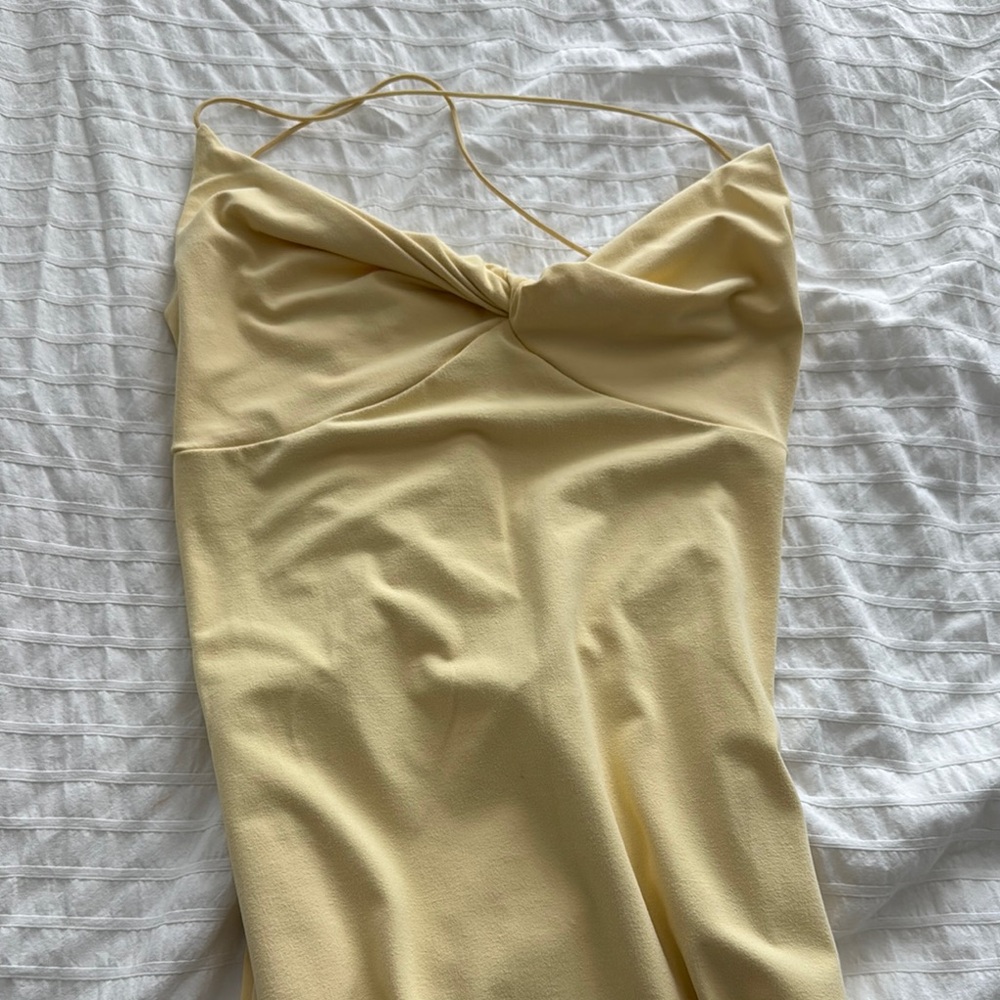 Elegant Cream Backless Dress - Picture 7 of 9